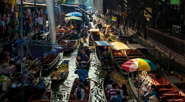 Comment organiser une visite des marchés flottants en Thaïlande ?